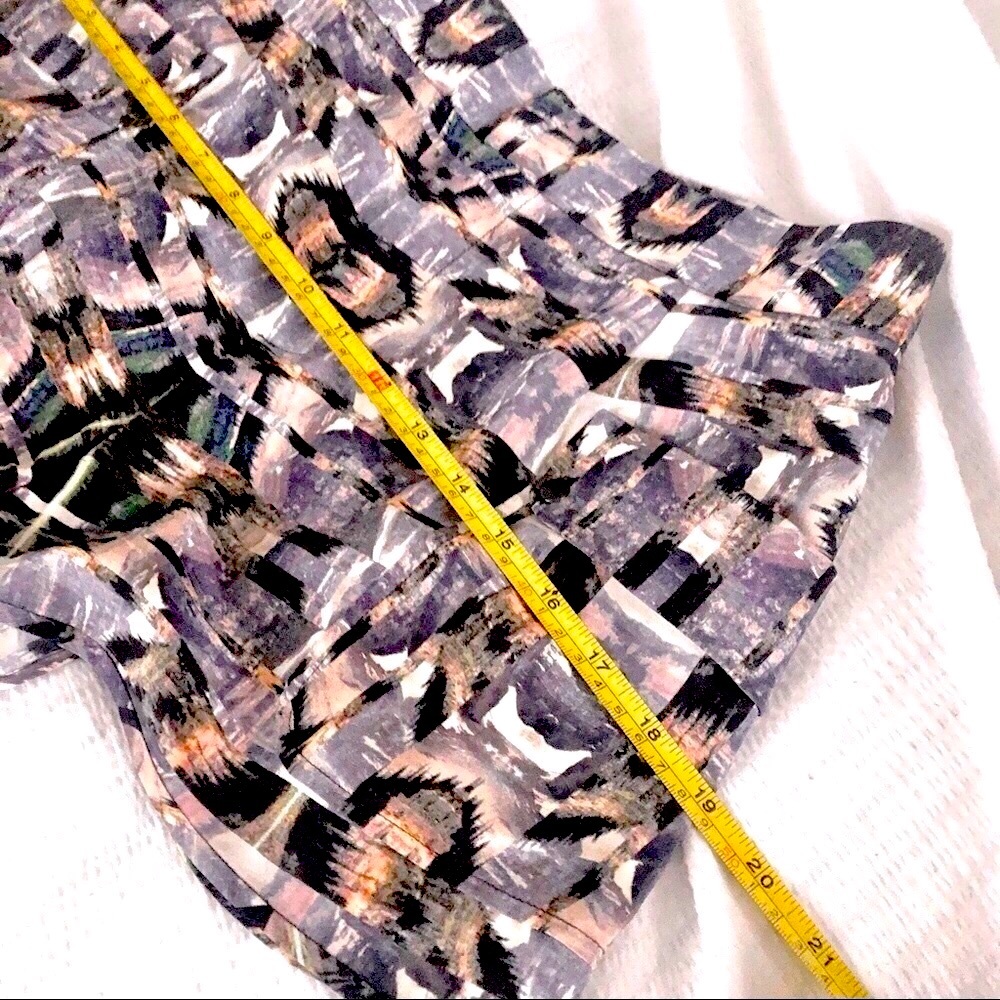 INTERMIX | M | Silk Aztec Lavender Lilac Soft Mini Shorts w/ Pockets & Stretch - Picture 5 of 16